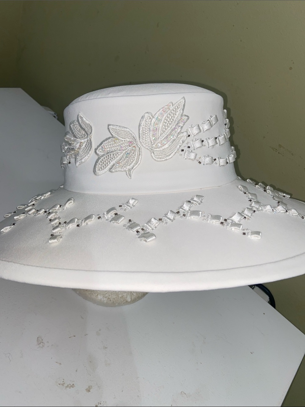 Gorgeous Snow White Dress Hat / Church Hat by Ben Marc - Picture 2 of 8